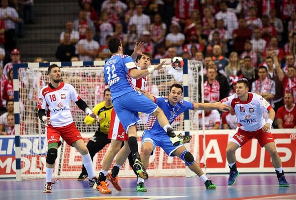 What is the Difference between Volleyball And Handball?